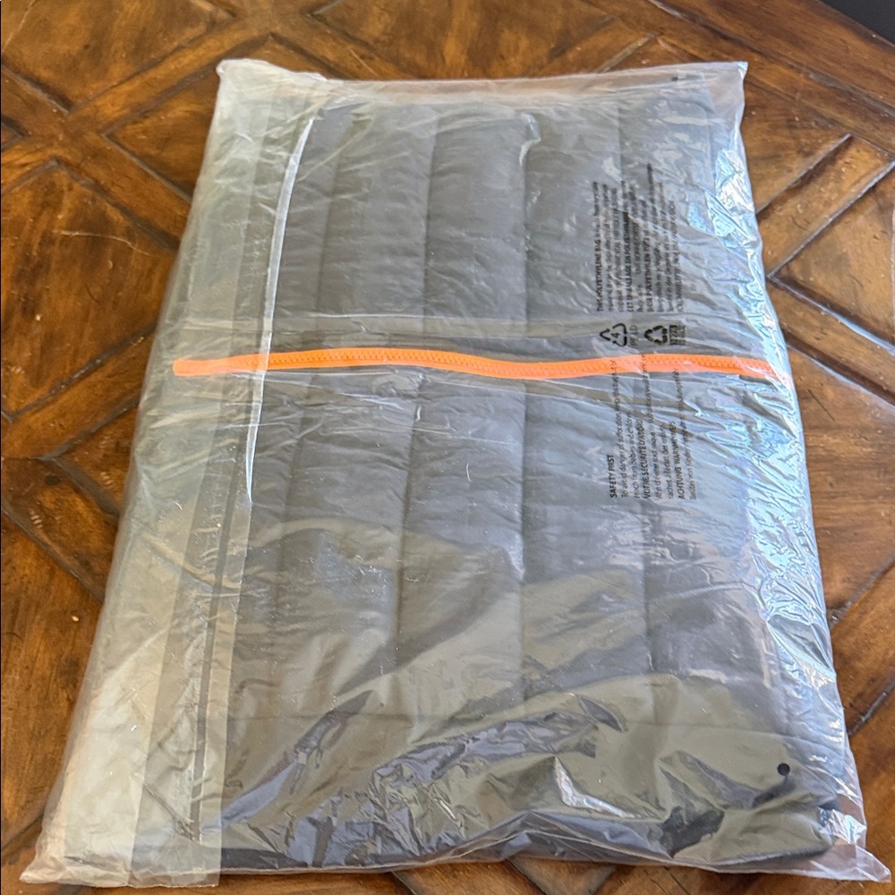 McLaren Puffer Vest - Picture 5 of 8